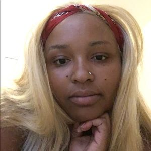 Meet your Posher, Ebony